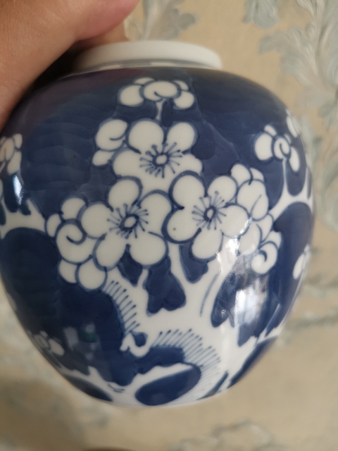 古玩陶瓷青花梅花紋蓋罐真品鑒賞圖