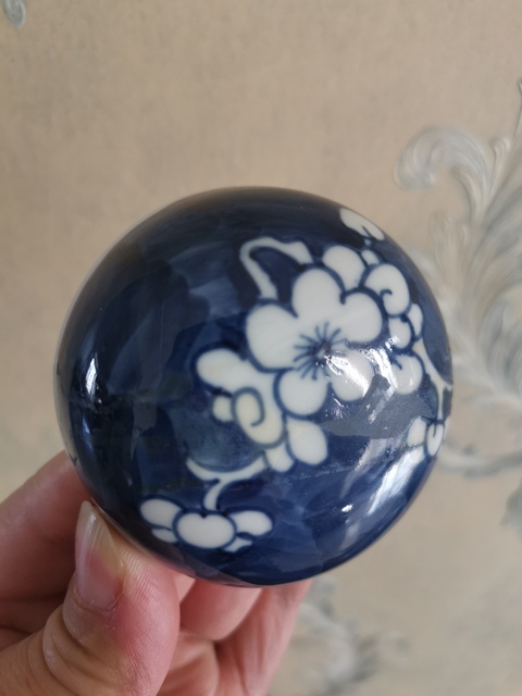 古玩陶瓷青花梅花紋蓋罐真品鑒賞圖