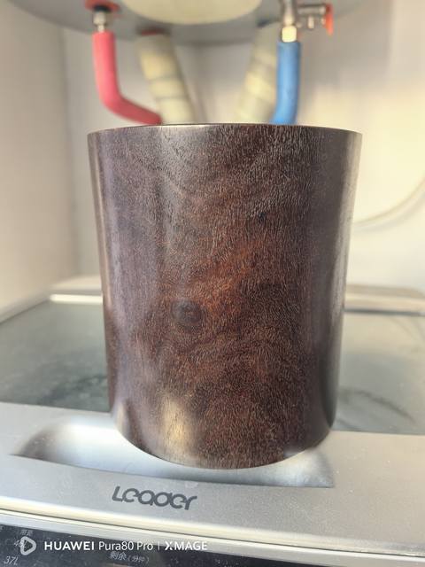 古玩雜項血檀木雕刻制作筆筒真品鑒賞圖