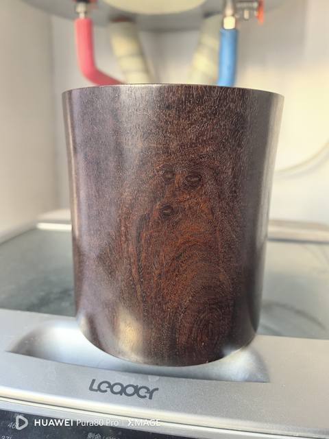 古玩雜項血檀木雕刻制作筆筒真品鑒賞圖