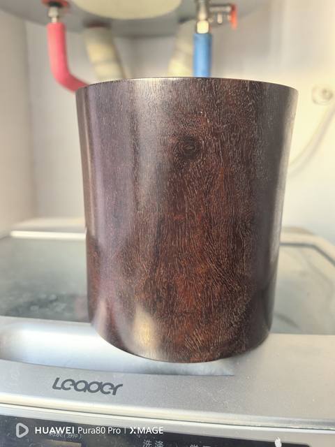 古玩雜項血檀木雕刻制作筆筒真品鑒賞圖