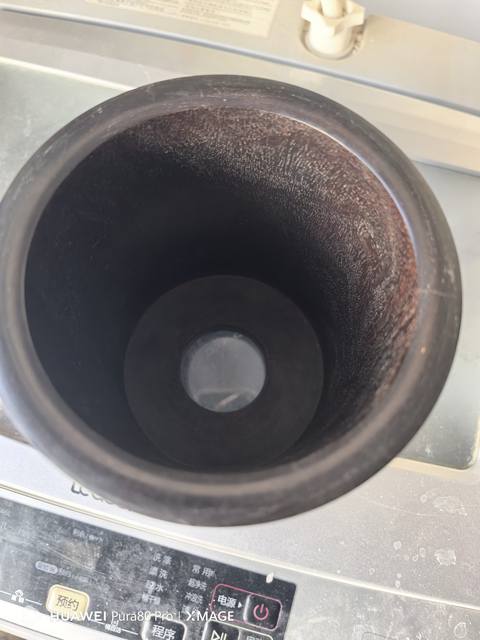 古玩雜項血檀木雕刻制作筆筒真品鑒賞圖