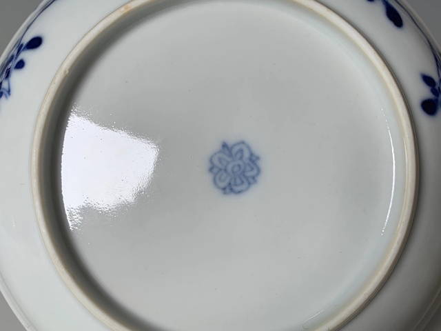 古玩陶瓷清中早期·青花圣母圖紋盤拍賣，當(dāng)前價(jià)格1504元