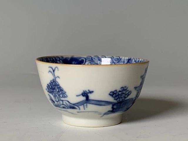 古玩陶瓷清乾隆·青花山水樓閣人物紋茶圓拍賣，當前價格2158元