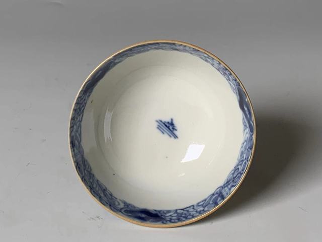 古玩陶瓷清乾隆·青花山水樓閣人物紋茶圓拍賣，當前價格2158元