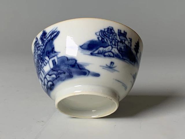 古玩陶瓷清乾隆·青花山水樓閣人物紋茶圓拍賣，當前價格2158元