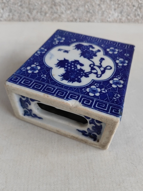 古玩陶瓷獅紋青花書擋拍賣，當(dāng)前價(jià)格399元