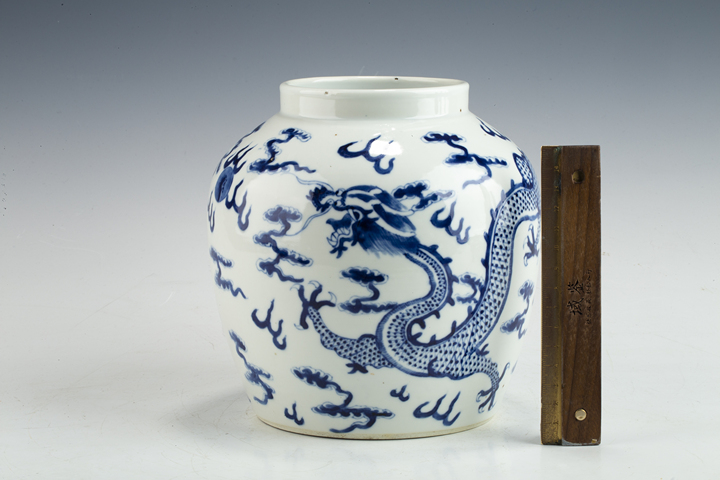 古玩陶瓷清晚·青花趕珠龍紋罐拍賣，當(dāng)前價格688元