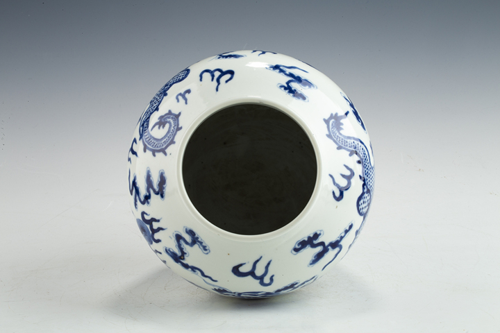 古玩陶瓷清晚·青花趕珠龍紋罐拍賣，當(dāng)前價格688元