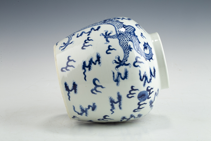 古玩陶瓷清晚·青花趕珠龍紋罐拍賣，當(dāng)前價格688元