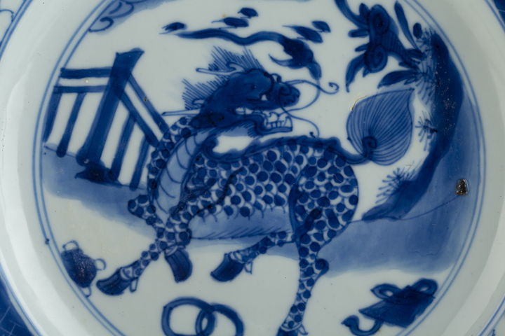 古玩陶瓷清康熙·青花麒麟紋折沿盤拍賣，當前價格0元