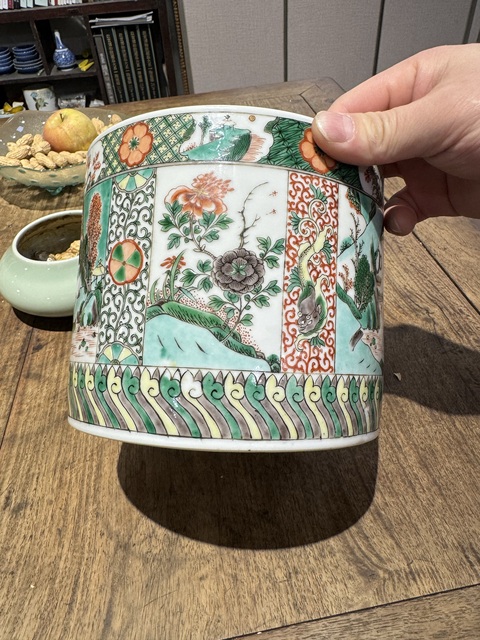 古玩陶瓷瑞獸山水花卉紋五彩筆筒真品鑒賞圖