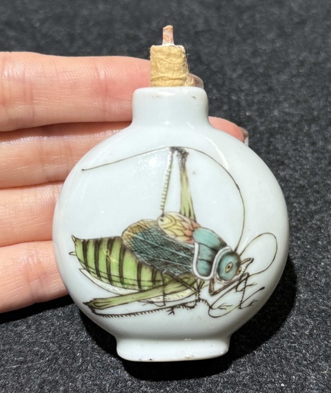 古玩陶瓷清晚期粉彩蟈蟈紋扁壺真品鑒賞圖