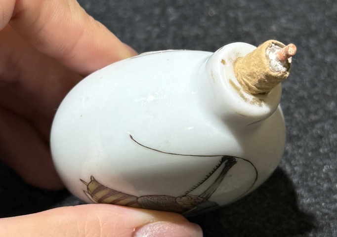 古玩陶瓷清晚期粉彩蟈蟈紋扁壺真品鑒賞圖