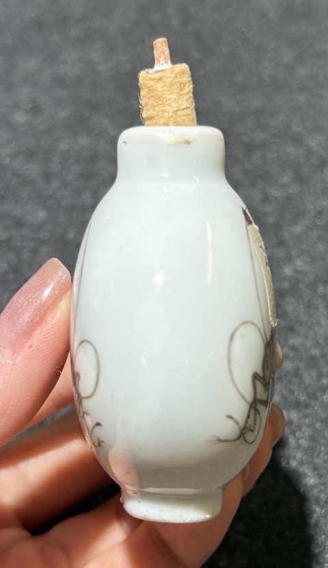 古玩陶瓷清晚期粉彩蟈蟈紋扁壺真品鑒賞圖