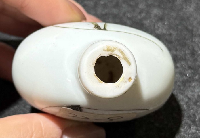 古玩陶瓷清晚期粉彩蟈蟈紋扁壺真品鑒賞圖