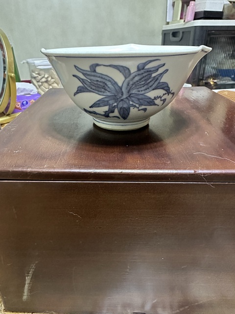 古玩陶瓷日本明治青花三多紋葵口碗真品鑒賞圖