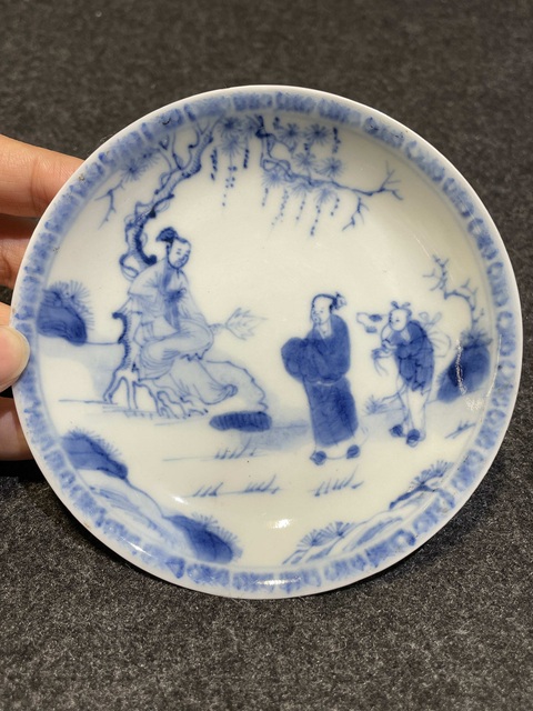 古玩陶瓷人物紋青花盤真品鑒賞圖