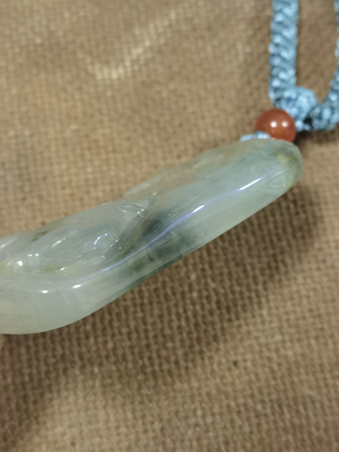 古玩玉器翡翠糯種飄花牛掛牌真品鑒賞圖