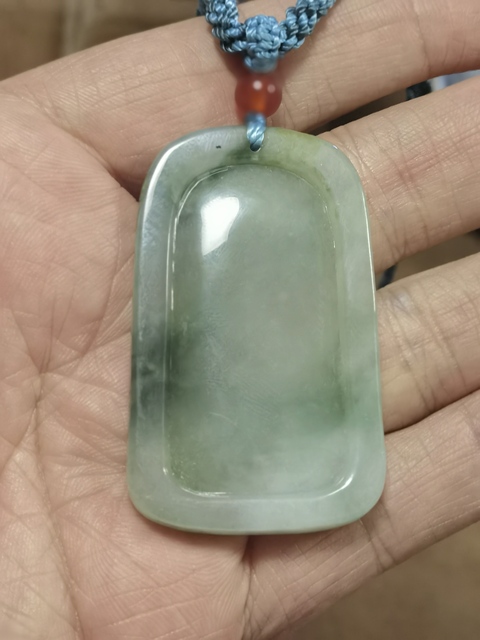 古玩玉器翡翠糯種飄花牛掛牌真品鑒賞圖