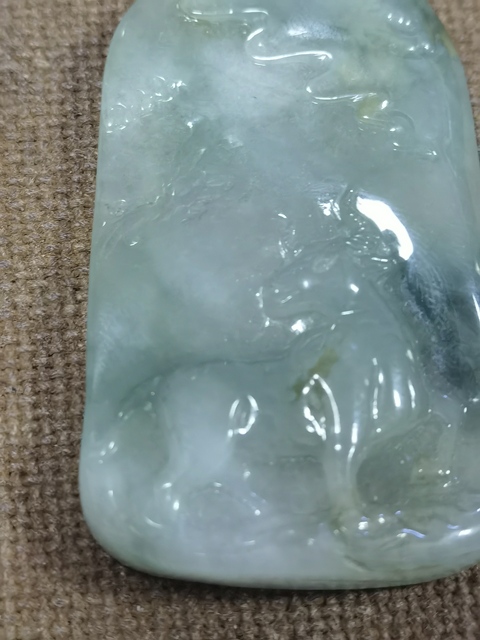 古玩玉器翡翠糯種飄花牛掛牌真品鑒賞圖