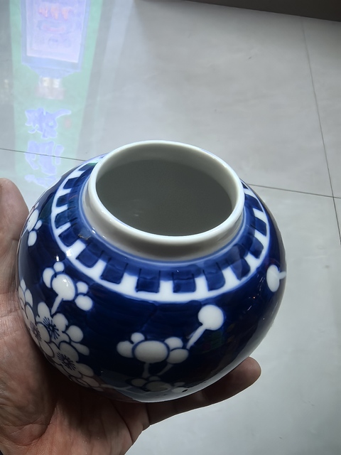 古玩陶瓷民國 青花留白冰梅紋蓋罐真品鑒賞圖