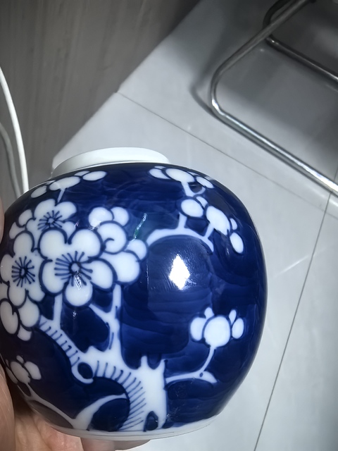 古玩陶瓷民國 青花留白冰梅紋蓋罐真品鑒賞圖