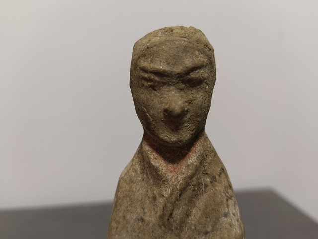 古玩陶瓷灰陶彩繪人物俑真品鑒賞圖