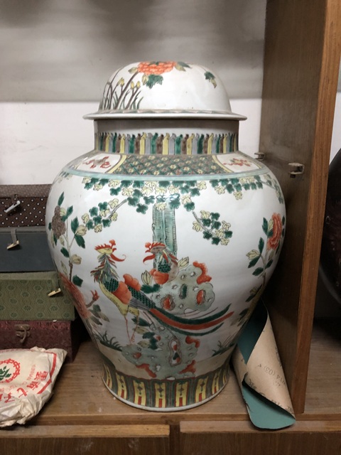 古玩陶瓷民國至創匯 五彩孔雀牡丹紋蓋罐真品鑒賞圖