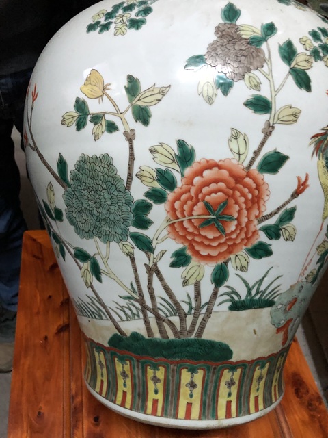 古玩陶瓷民國至創匯 五彩孔雀牡丹紋蓋罐真品鑒賞圖