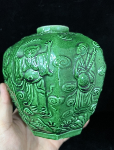 古玩陶瓷綠釉堆塑八仙人物八方罐真品鑒賞圖