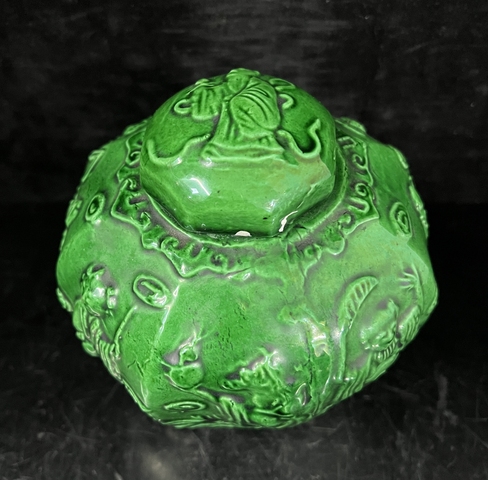 古玩陶瓷綠釉堆塑八仙人物八方罐真品鑒賞圖