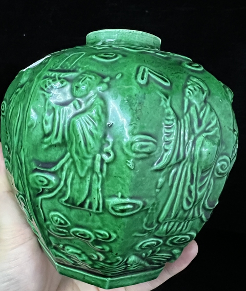 古玩陶瓷綠釉堆塑八仙人物八方罐真品鑒賞圖