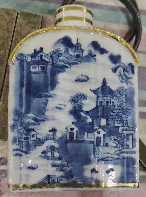 古玩陶瓷樓臺(tái)亭閣山水紋青花茶葉罐真品鑒賞圖