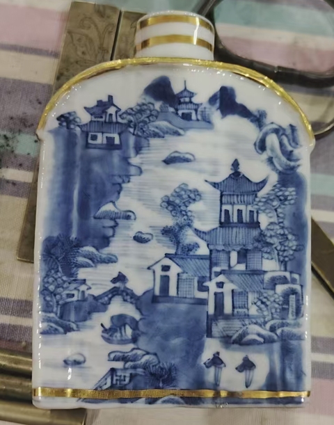 古玩陶瓷樓臺(tái)亭閣山水紋青花茶葉罐真品鑒賞圖