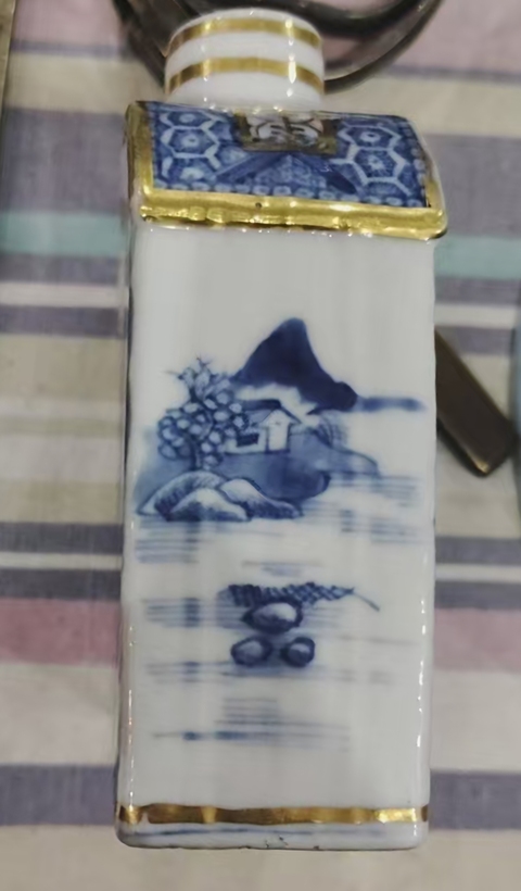 古玩陶瓷樓臺(tái)亭閣山水紋青花茶葉罐真品鑒賞圖