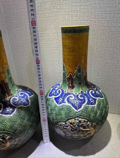 古玩陶瓷龍紋天球瓶真品鑒賞圖