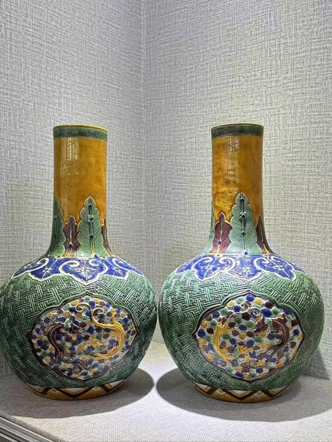 古玩陶瓷龍紋天球瓶真品鑒賞圖