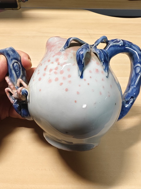 古玩陶瓷桃型倒流壺真品鑒賞圖