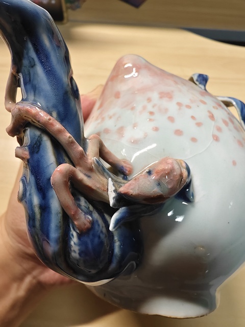 古玩陶瓷桃型倒流壺真品鑒賞圖