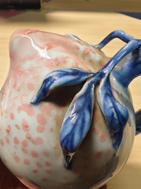 古玩陶瓷桃型倒流壺真品鑒賞圖