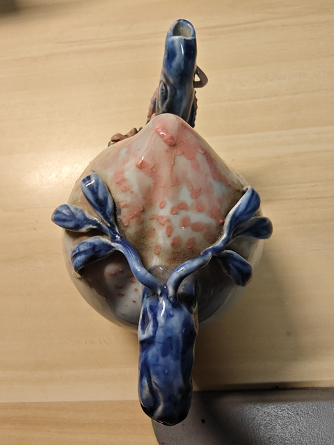 古玩陶瓷桃型倒流壺真品鑒賞圖