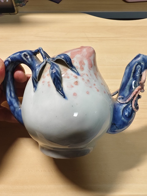 古玩陶瓷桃型倒流壺真品鑒賞圖