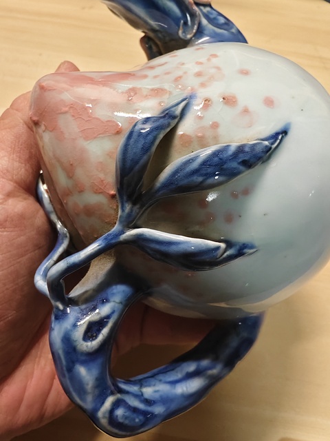 古玩陶瓷桃型倒流壺真品鑒賞圖