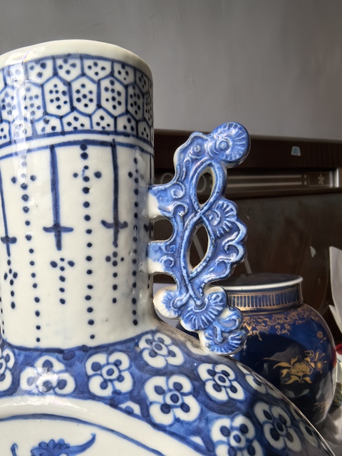 古玩陶瓷嬰戲圖青花抱月瓶真品鑒賞圖