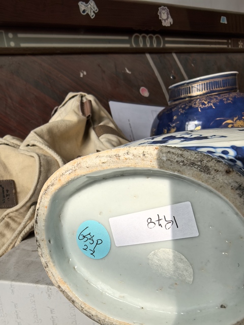 古玩陶瓷嬰戲圖青花抱月瓶真品鑒賞圖