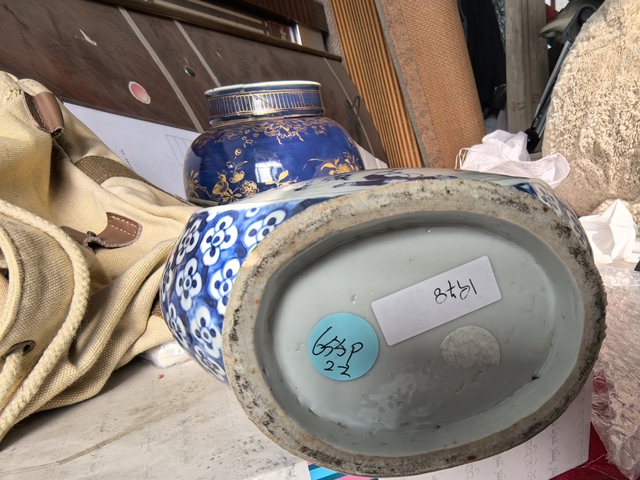 古玩陶瓷嬰戲圖青花抱月瓶真品鑒賞圖