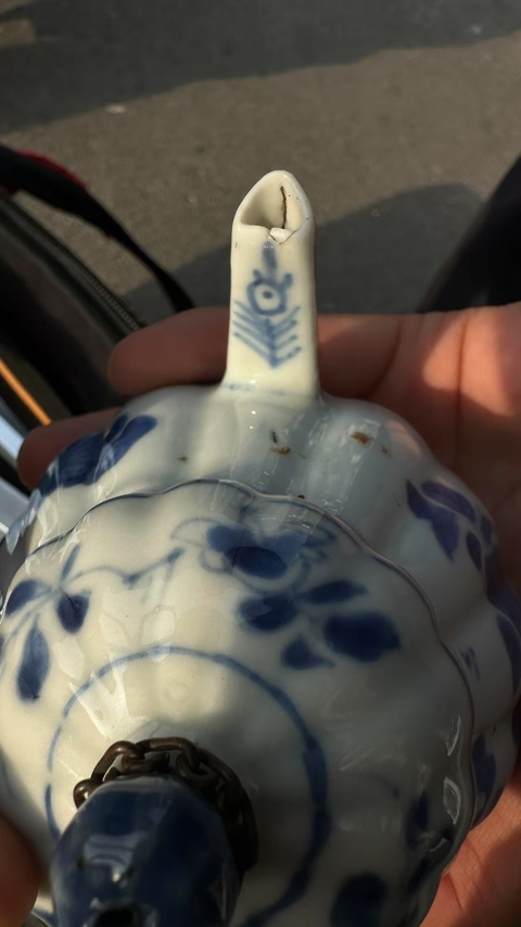 古玩陶瓷花卉紋青花執壺真品鑒賞圖
