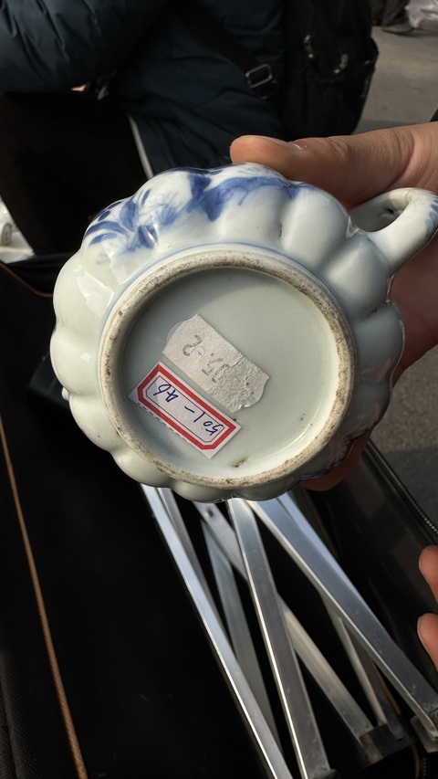 古玩陶瓷花卉紋青花執壺真品鑒賞圖