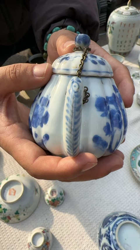 古玩陶瓷花卉紋青花執壺真品鑒賞圖